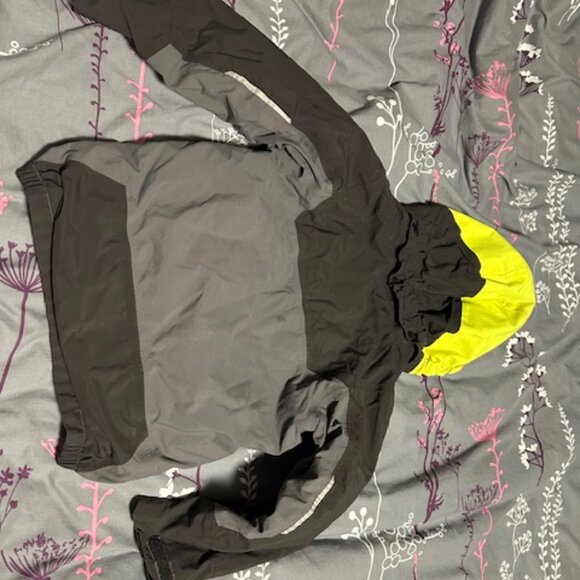Helly Hansen Size 6 childrens jacket - Picture 2 of 3